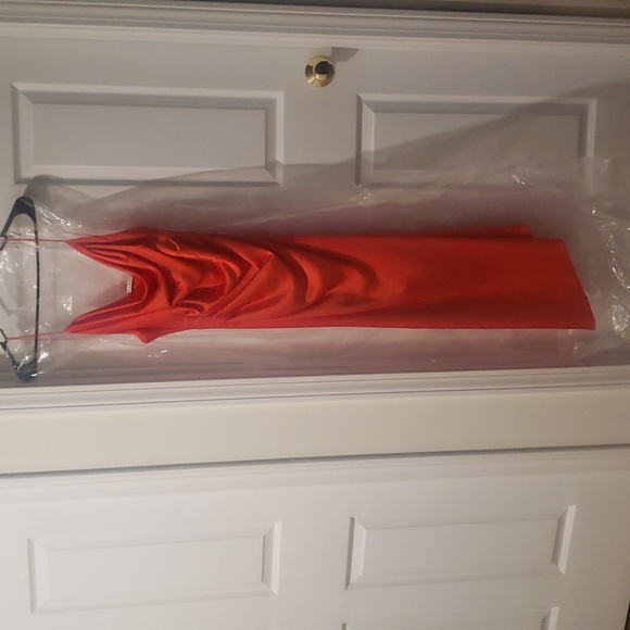 NWOT Alice and Olivia Red Chili Pepper Silk Slit Dress - Picture 1 of 11